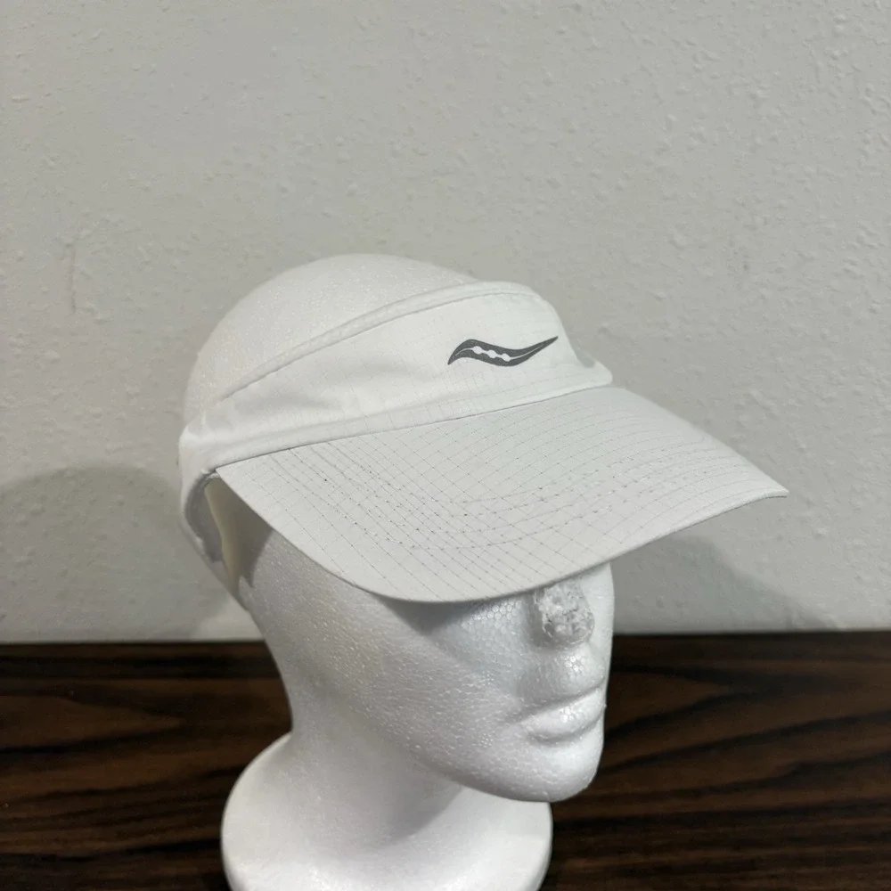 Saucony Running Visor Hat White Lightweight Elastic Stretch Athletic Breathable